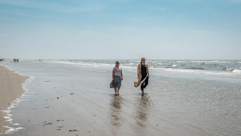 To piger på stranden på Fanø | Vadehavskysten