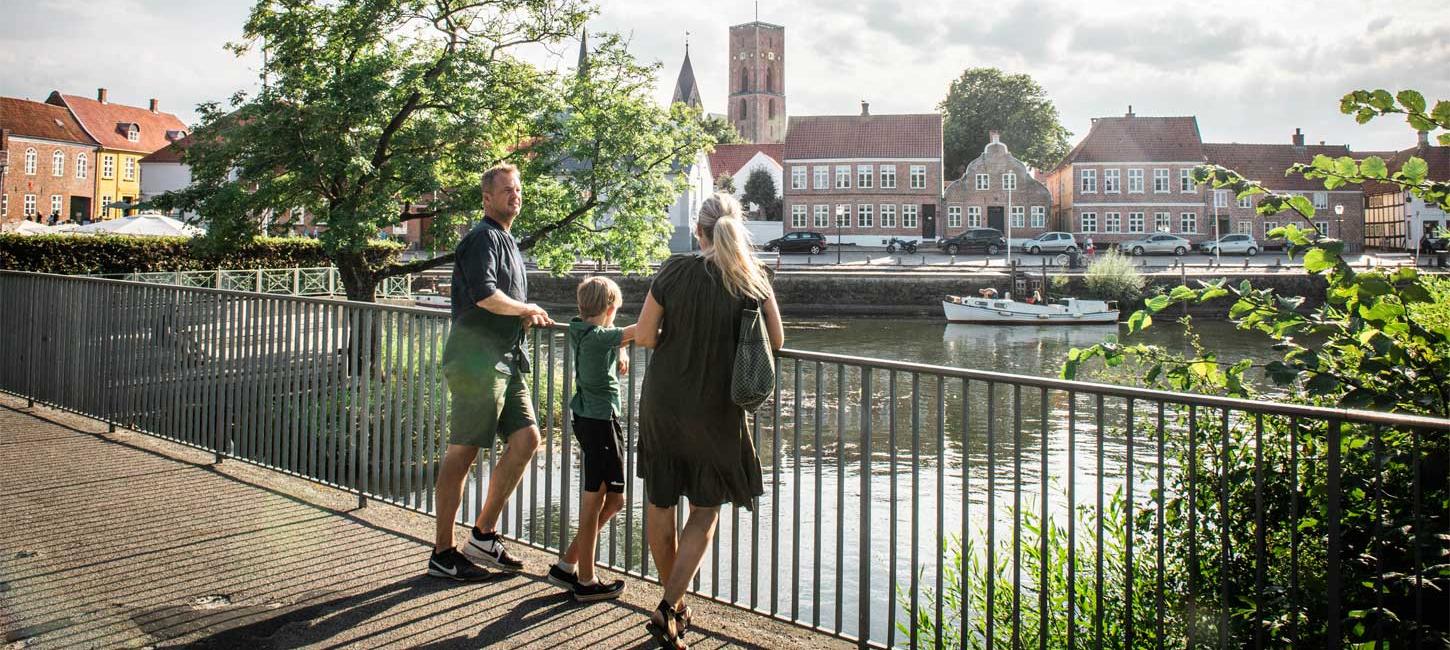 Par kigger på Ribe Domkirke | Vadehavskysten